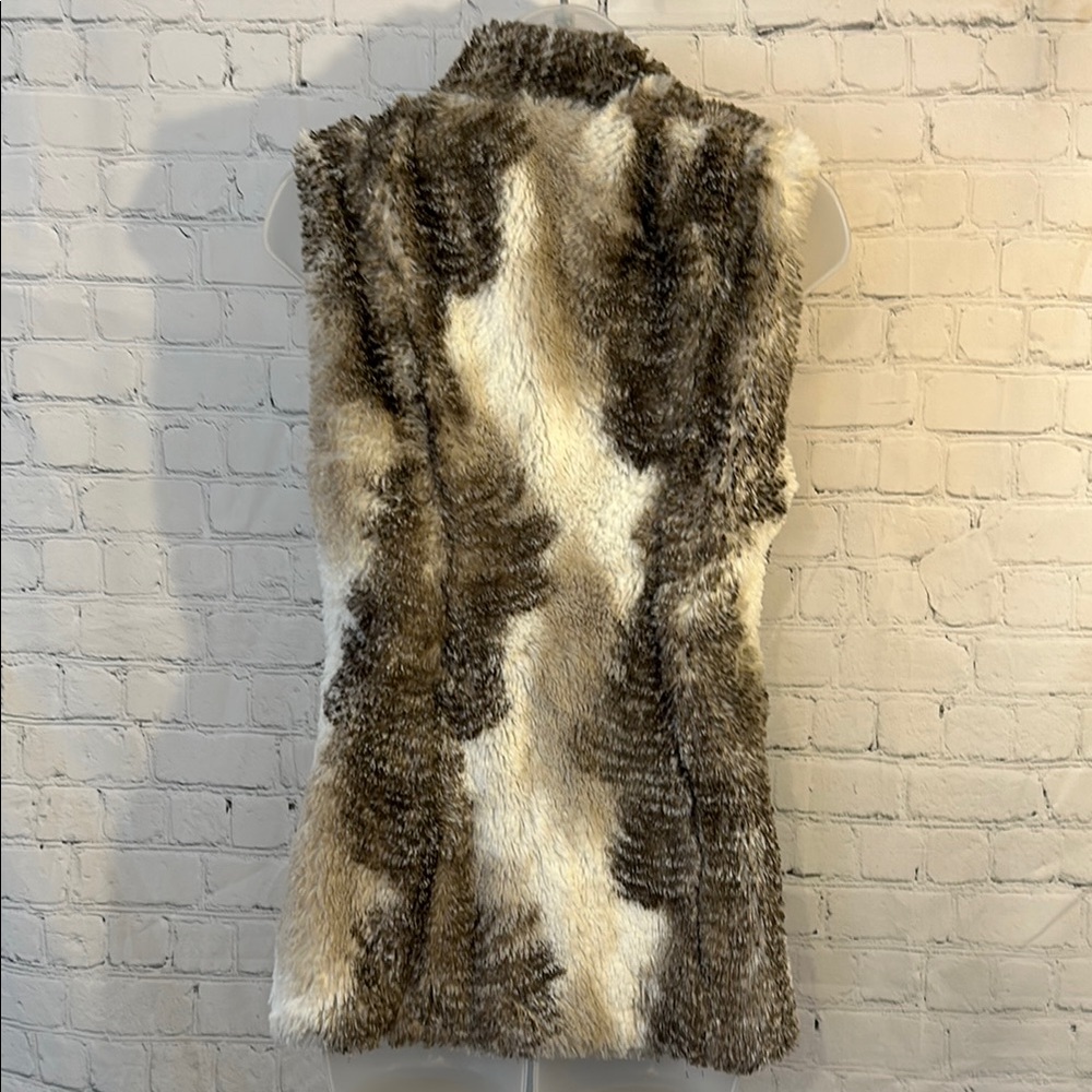 Cabi Chic Faux Fur Vest in Brown and Cream - Picture 4 of 6